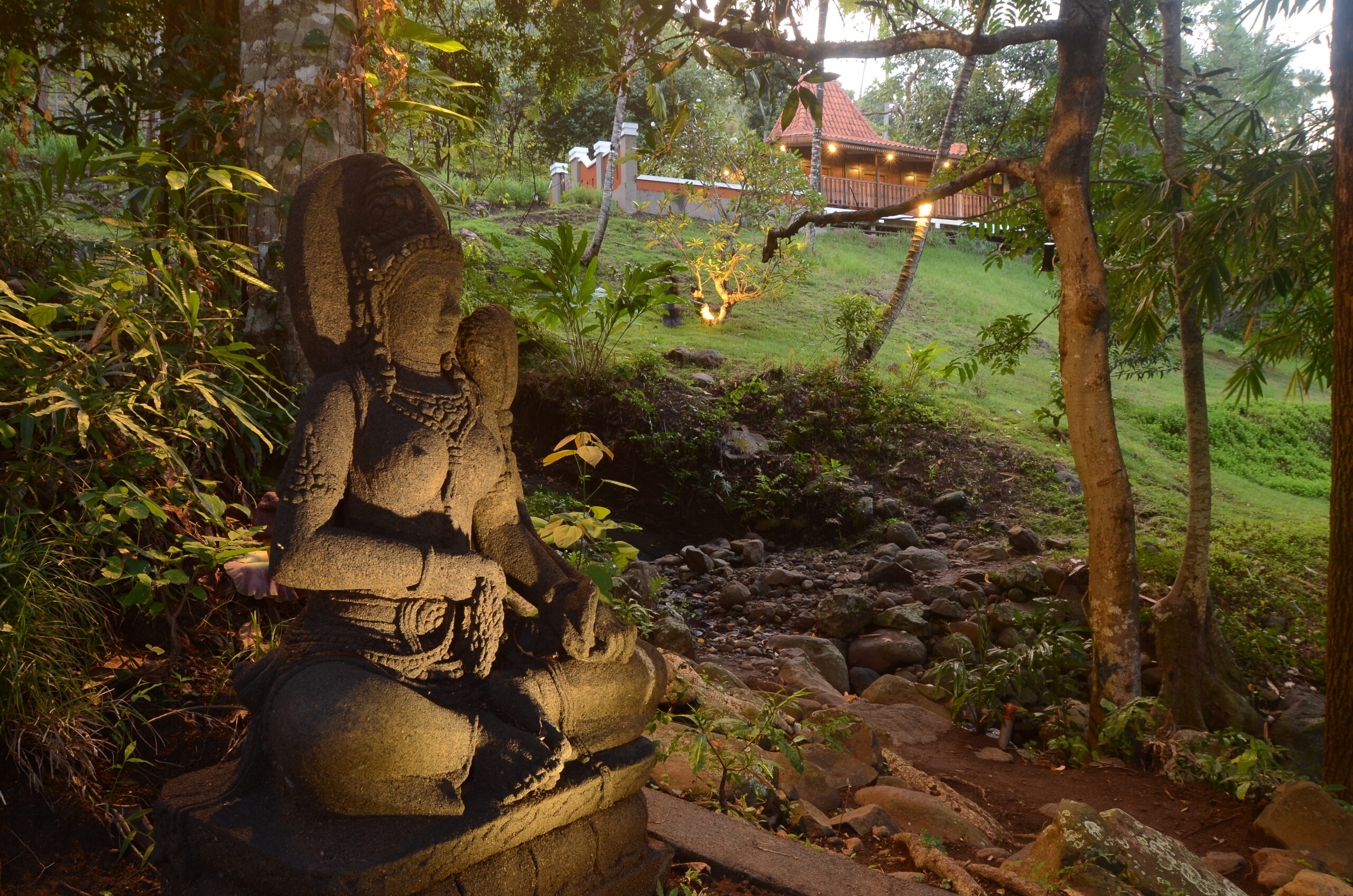 Dewi Sri statue and Studio One. Photo Nanang